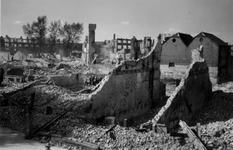 1985-518 Gezicht op de door het Duitse bombardement van 14 mei 1940 getroffen gebied tussen de Oudedijk en de ...