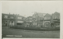 PBK-1993-1129 Het Oranjeplein, het winkelcentrum in de buurt ligt op het kruispunt van de Oranjestraat, Châlonsstraat ...