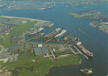 PBK-2008-318 Overzicht van het scheepsreparatiebedrijf nv Niehuis & Van Den Berg aan de Pastoriestraat nummer 1 in ...