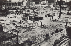 PBK-2541 De door het Duitse bombardement van 14 mei 1940 getroffen Grotemarkt, gezien vanaf de Keizerstraat bij het ...