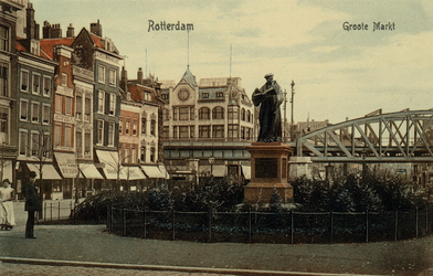 PBK-2576 Grotemarkt, voorheen Steiger, bij het standbeeld van Erasmus,vanuit het zuidwesten, op de achtergrond ...