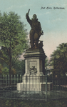 PBK-4411 Het standbeeld van de in Delfshaven geboren vlootvoogd Piet Hein aan het Piet Heynsplein.