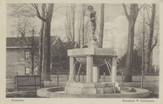PBK-5571 Het monument voor Willem Schürmann, een fontein aan de Parklaan, vervaardigd door de beeldhouwer C. van Wijk.