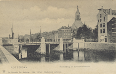 PBK-569 De in 1900 geopende Rederijbrug, die aansluit op de Gedempte Glashaven rechts en de nieuw aangelegde ...