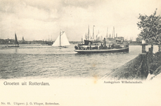PBK-7297 Nieuwe Maas met het Koninginnenhoofd en de Wilhelminakade, aanlegplaats van de Holland-Amerika Lijn-schepen, ...