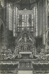 PBK-8267 De Maria-versiering in de maand mei 1929 in de rooms-katholieke Kerk van de Allerheiligste Verlosser aan de ...