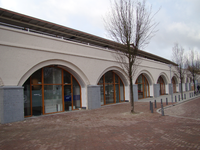 2023-35-280 Gerealiseerde bedrijfsruimten in de Hofbogen onder het perron van het vroegere NS-Station Hofplein.