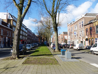2023-35-360 Middenstrook van de Wolphaertsbocht in Oud Charlois, gezien richting Doklaan en Dokhavengbied.