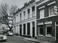 1974-1064 De gevel van het huis 'Eendragt maakt magt' aan de Waterloostraat.