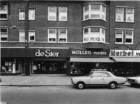 1977-1979 Winkels aan de Beijerlandselaan op nr. 71 t/m 75.