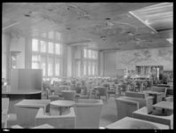 1978-3335 Een lounge van de s.s. Nieuw Amsterdam II ontworpen door architect H.Th. Wijdeveld.