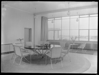 1978-3642 Vergaderruimte met ronde tafel, Van Nellefabriek aan de Van Nelleweg 1.
