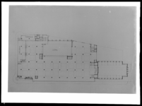 1978-3706 Ontwerptekeningen voor magazijn De Bijenkorf. De plattegrond van een verdieping. Het betreft een niet ...