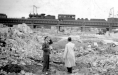 1979-1136 Gezicht op de door het Duitse bombardement van 14 mei 1940 getroffen omgeving van de Gedempte Binnenrotte, ...