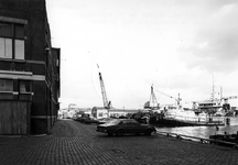 1980-582 Sint-Jobstraat met rechts de Sint-Jobshaven (kade aan de noordzijde van de haven).