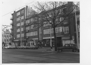 1982-1089-TM-1092 Huizen aan de zuidzijde van de Mathenesserlaan. 4opnamen. Van boven naar beneden afgebeeld:-1089: ...