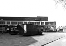 1982-1178 Postkantoor aan het Mathenesserplein nabij de Mathenesserbrug.