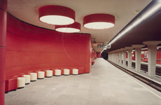 1982-1324,-1325 Perrons van metrostation Churchillplein.Van boven naar beneden afgebeeld:- 1324- 1325