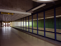 1982-1427 Loopgang in het metrostation Capelsebrug.