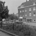 1982-2411 Gezicht in de Mathenesserdijk (beneden) op de hoek het P.C. Hooftplein.