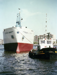 1982-3692 Koelschip de Klipper op de Nieuwe Maas ter hoogte van de Maasboulevard.