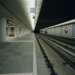 1986-1039 Interieur van het metrostation Marconiplein. Perron.