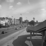 1986-1069 Maasboulevard en Oosterkade, vanaf de oprit van de Willemsbrug.