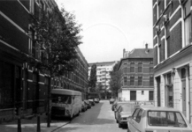 1986-431-TM-433 Gezichten op de Bloemstraat.Afgebeeld van boven naar beneden:-431: tussen de Akeleistraat en de ...