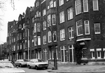 1986-992 Huizen aan het Henegouwerplein in de richting de Henegouwerlaan.