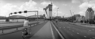 1987-2599 Maasboulevard met op de achtergrond het Spoorwegviaduct.