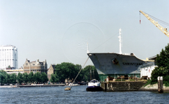 1989-2959 Gezicht op de Nieuwe Maas bij het Koninginnenhoofd.Aan de overzijde de Westerkade en op de achtergrond de ...