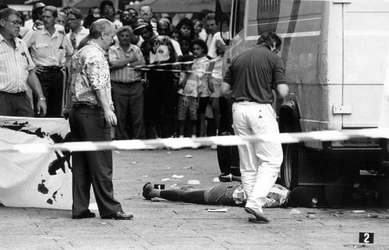 1990-2311 Dodelijke schietpartij., Op de Coolsingel heeft tijdens het Antilliaans Carnaval een dodelijke schietpartij ...