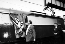 1990-2357 Doop van Historische Locomotief., Voorzitter W. Nelissen van de Landelijke Personeelsvereniging van de NS, ...