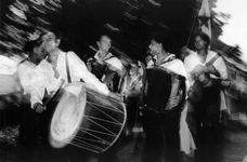 1990-730 Rotterdam Danst. Tijdens deze manifestaties zorgen allerlei orkesten voor een grandioze sfeer in de binnenstad.