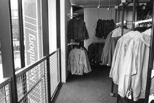 1991-1200-TM-1205 Interieur van kledingwinkel Kreymborg aan het Beursplein.Van boven naar beneden afgebeeld:- 1200- ...