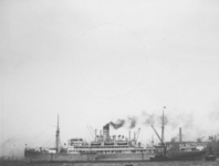 1991-871 De Nieuwe Maas.Stoomschip Tanganyika wordt geholpen bij het afmeren.