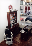 1992-4388 Interieur van de Mo's barbershop aan de Jacobusstraat 115.