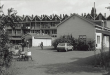 1992-5915-TM-5917 Gezichten op de bebouwing bij het Samuel Mullerplein. Op de achtergrond huizen aan de ...