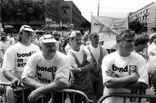 1993-3352 Stakingsacties Protesterende ambtenaren staken voor betere arbeidsvoorwaarden op de Coolsingel.