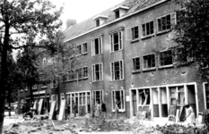 1993-5474 Beschadigde huizen aan de Bilderdijkstraat. Als gevolg van het geallieerde bombardement op zaterdag 5 oktober ...