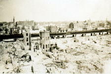 1995-1984 Gezicht op de door het Duitse bombardement van 14 mei 1940 getroffen omgeving van de Binnenrotte bij de Meent ...
