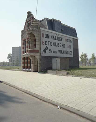 1996-1974 De cementsteenfabriek 'Van Waning' aan de Nijverheidstraat.