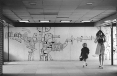 1997-1361,-1362 Wandschildering vervaardigd door Bouke Ylstra in de hal van metrostation Stadhuis onder de ...