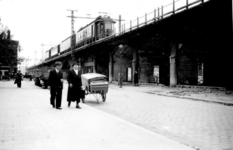 1998-1006 De door het bombardement van 14 mei 1940 getroffen omgeving van de Vijverhofstraat en het viaduct van de ...