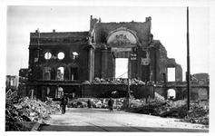 1998-940 Gezicht op de door het Duitse bombardement van 14 mei 1940 getroffen Botersloot. Als gevolg van het ...