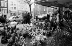 2000-1054-2 Kerststukjes te koop voor een bloemenwinkel aan de 2e Middellandstraat.