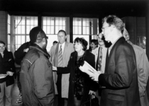 2000-518 Een delegatie van de socialistische fractie van het Europees Parlement brengt een bezoek aan de deelgemeente ...