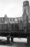 2001-1398 Restanten van de Sint-Laurenskerk aan het Grotekerkplein en omgeving, na het bombardement van 14 mei 1940.. ...