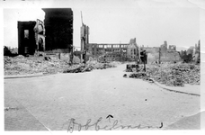 2001-1536 Gezicht op de door het Duitse bombardement van 14 mei 1940 getroffen St Janstraat, Van Spaanstraat en ...