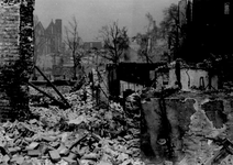 2001-1643 Gezicht op de door het Duitse bombardement van 14 mei 1940 getroffen Wolfshoek. Gezien in de richting van de ...